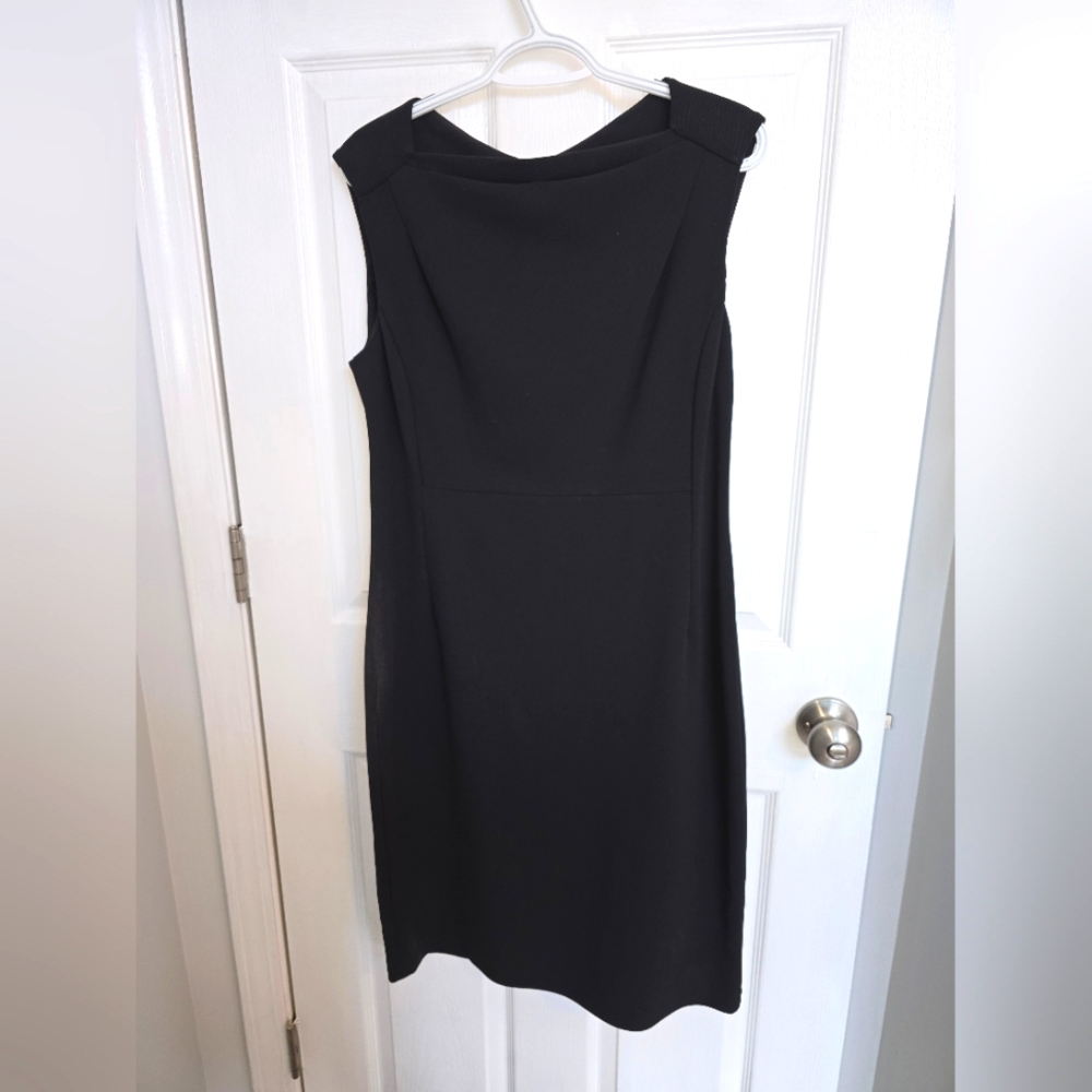 Calvin Klein | 12 | Sleeveless Black Dress with Gold Zipper - Picture 4 of 10